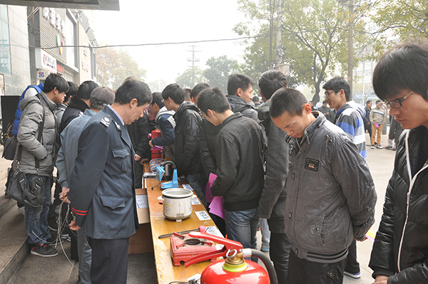 学校举办高层公寓安全用电与消防安全知识宣传