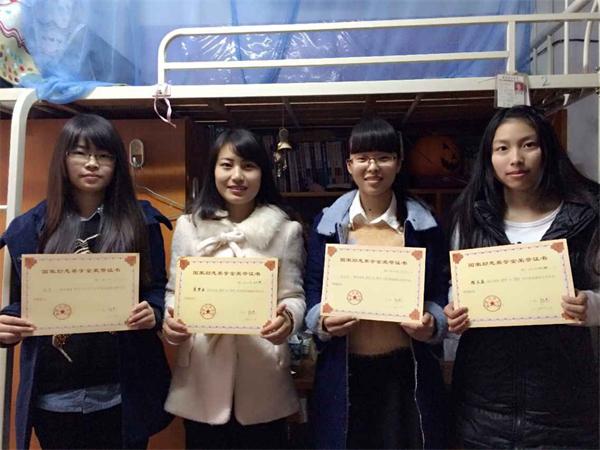铿锵姐妹花,打造工科最美"学霸宿舍"-安徽理工大学网