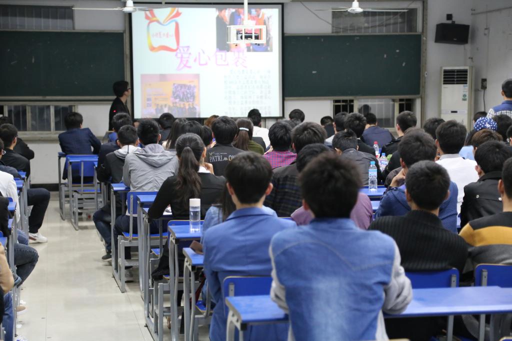 宣传报道情况及活动影响力等方面介绍了社团一年来的活动开展情况及