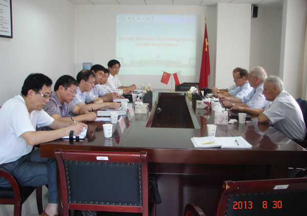 副校长王其东会见波兰AGH理工大学副校长托马斯•斯穆茨