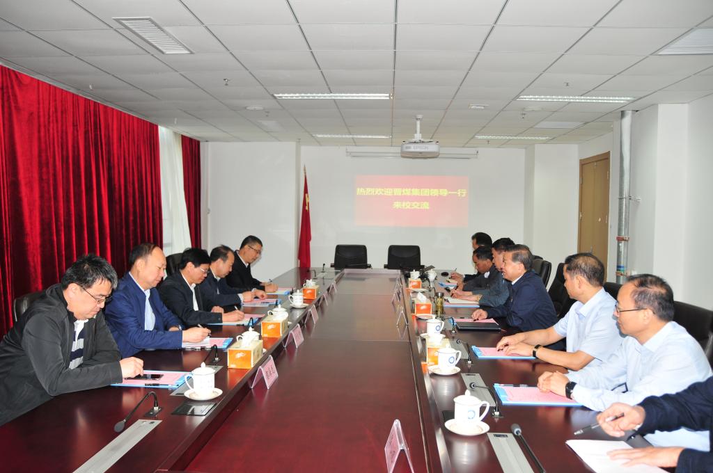 会场(摄影:王航)袁亮代表学校对王德璋一行表示欢迎