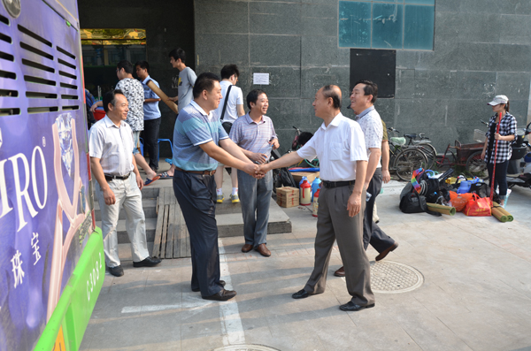 叶醒狮副校长慰问