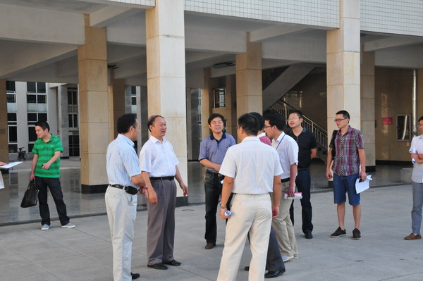 叶醒狮副校长现场指导工作