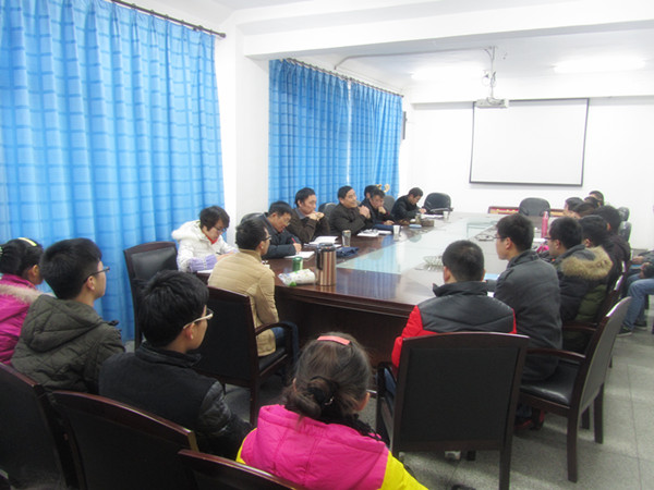 校关工委领导与学院学生座谈